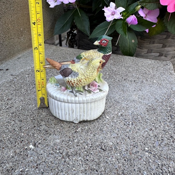 Vintage ceramic trinket box pheasants - Picture 5 of 5